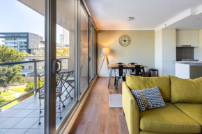 Stunning 2BR Apartment In Central Location - Fast WIFI & Pool
